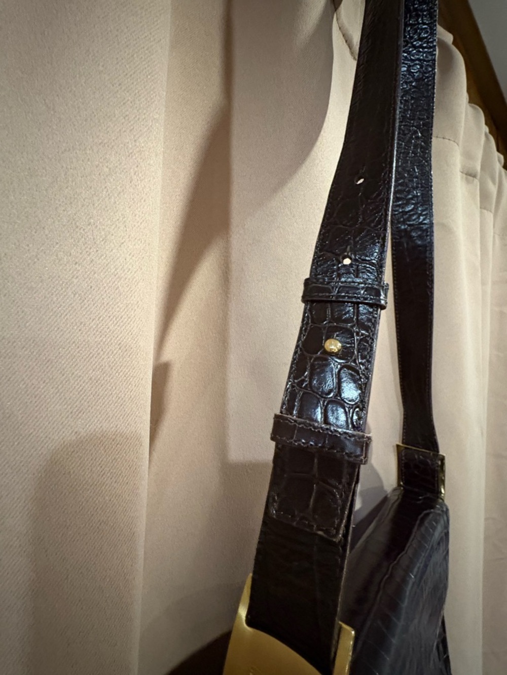Salvatore Ferragamo Vintage Dark Brown Croc-Embossed Leather shoulder bag purse - Picture 6 of 15